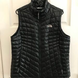 Black north face vest